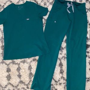 Figs hunter green set size small and small tall